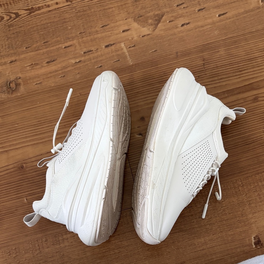 Clove White Women’s Classic Sneakers in Brilliant White - Picture 7 of 11